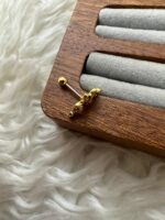 MÜKEMMEL IŞIK ÇİZGİSİ: GOLD SIRALI TAŞLI PIERCING - Görsel 2