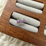 ROMANTİK DOKUNUŞ: GÜMÜŞ PEMBE KURDELE PIERCING