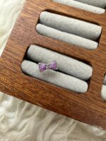 ROMANTİK DOKUNUŞ: GÜMÜŞ PEMBE KURDELE PIERCING