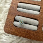 AŞKIN DERİNLİĞİ: MAVİ TAŞLI KALP PIERCING