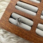 MASALSININ İŞARETİ: SILVER ÇİÇEKLİ HİLAL PIERCING