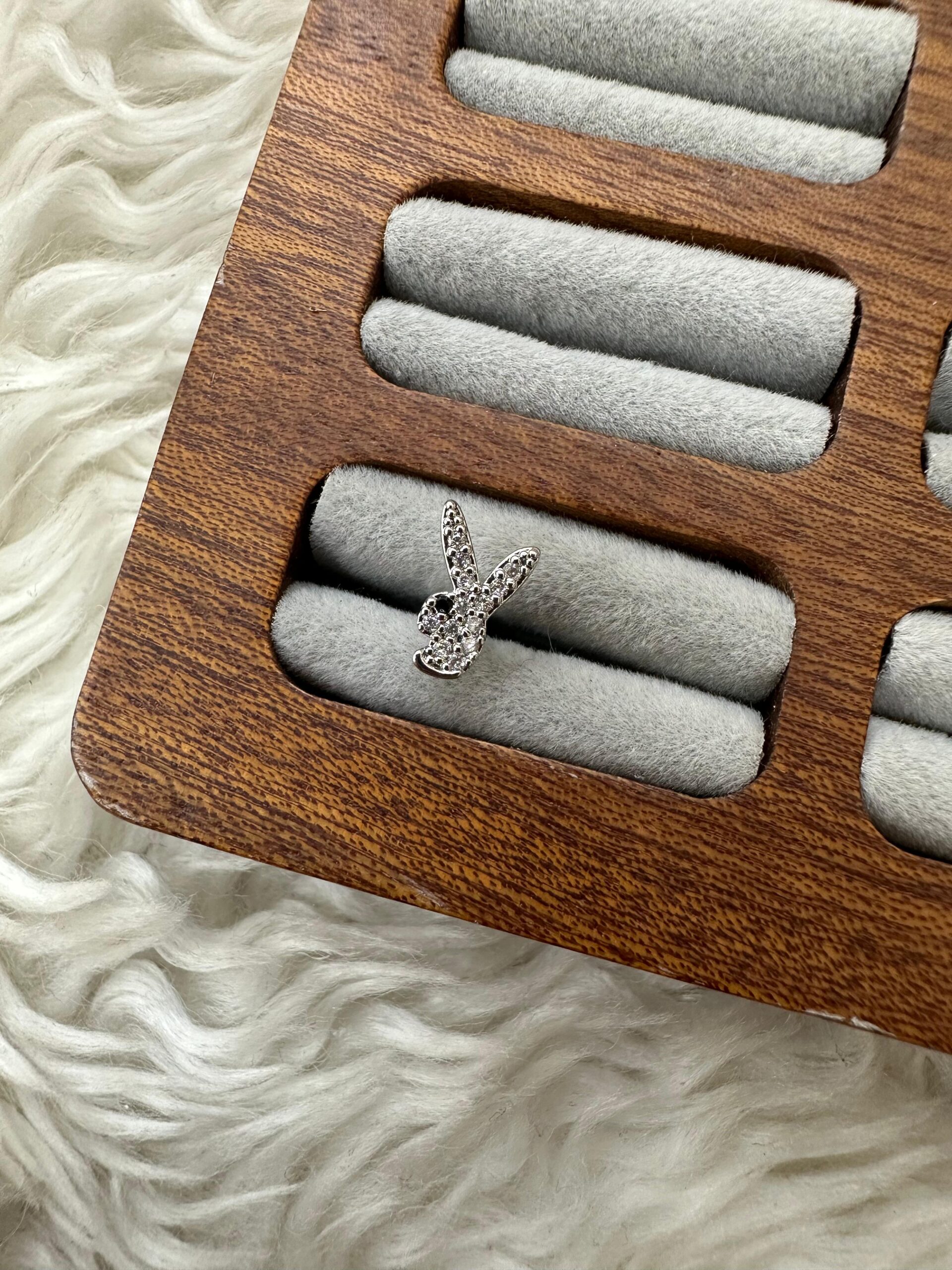 whatsapp-image-2025-12-10-at-15-22.jpg NEŞELİ SEVİMLİLİK: SILVER TAVŞANLI PIERCING - Görsel 1