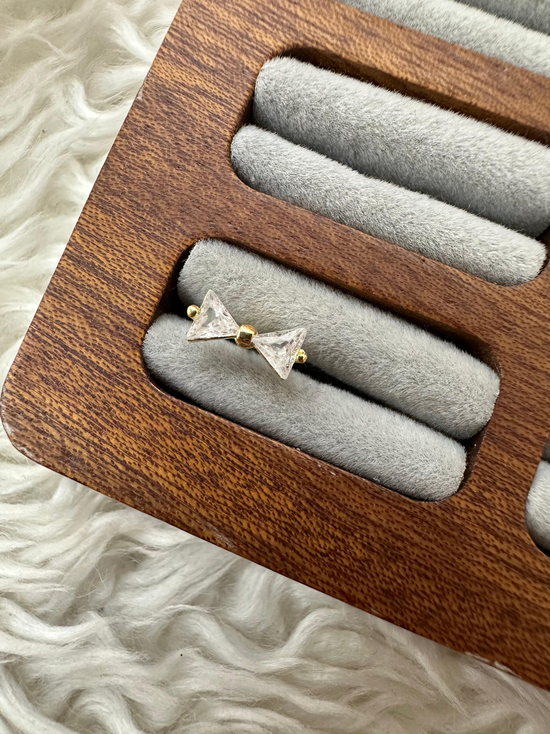 whatsapp-image-2025-12-10-at-15-32.jpg ZARAFETİN HEDİYESİ: GOLD KURDELE PIERCING - Görsel 1