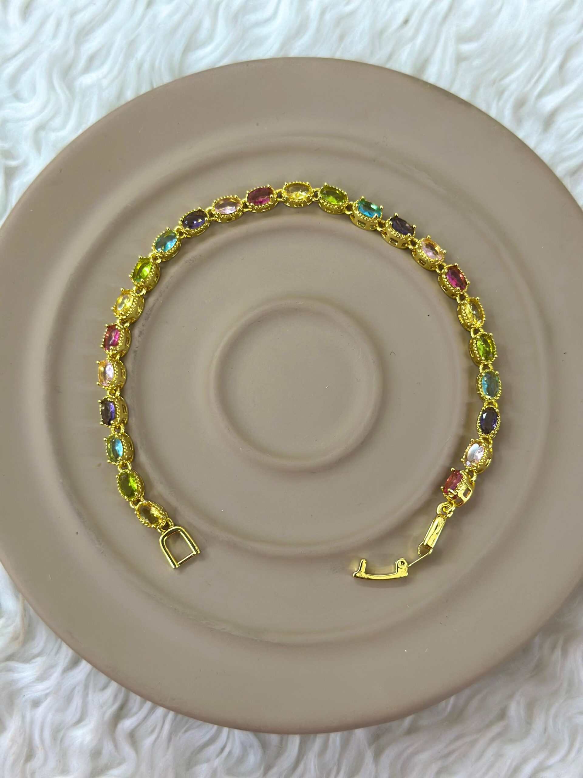 whatsapp-image-2025-12-30-at-16.jpg Renkli Oval Taşlı Şık Bileklik - Görsel 1