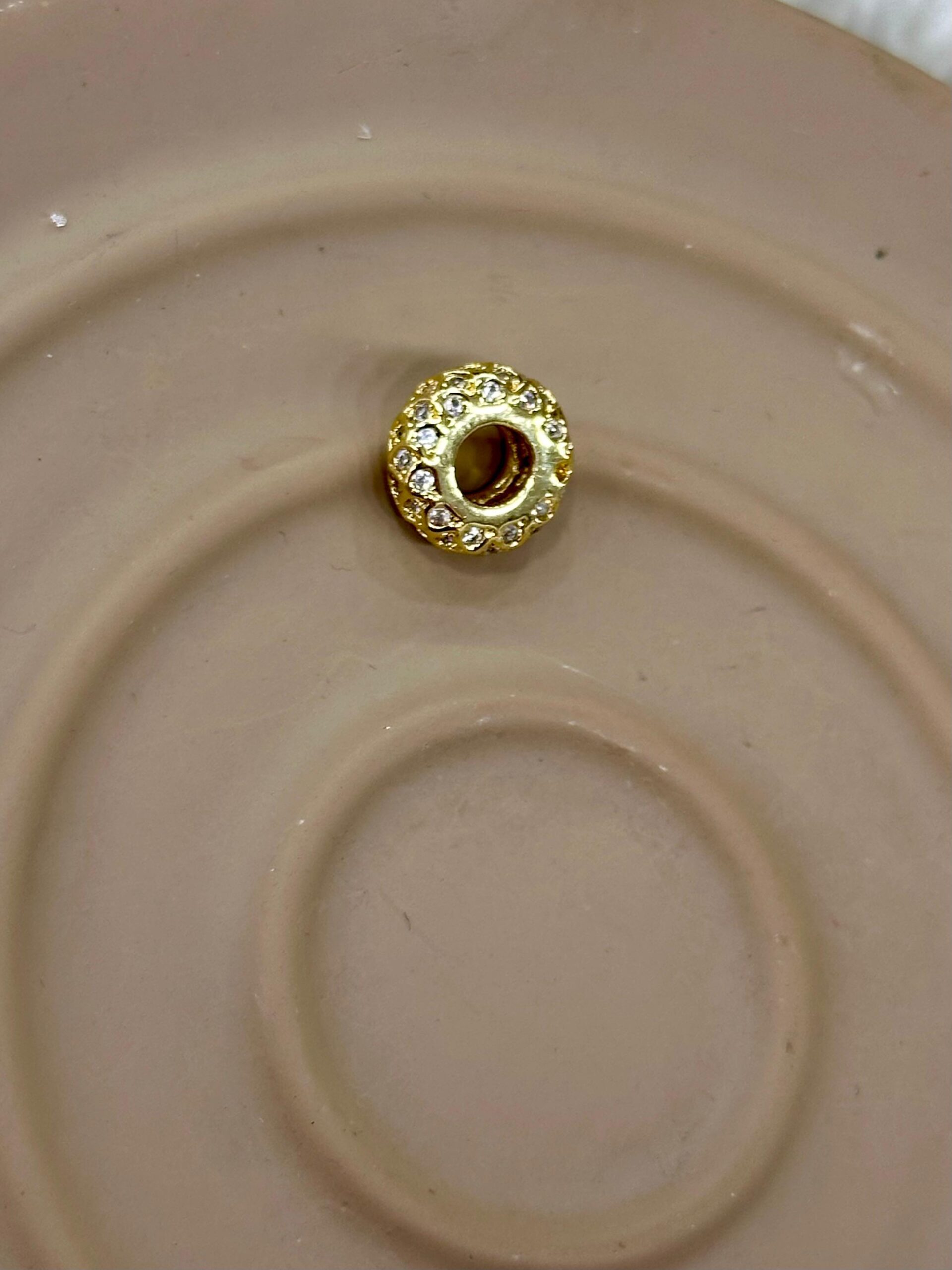 whatsapp-image-2026-05-18-at-18-3.jpg Taşlı Gold Charm Boncuk - Görsel 1