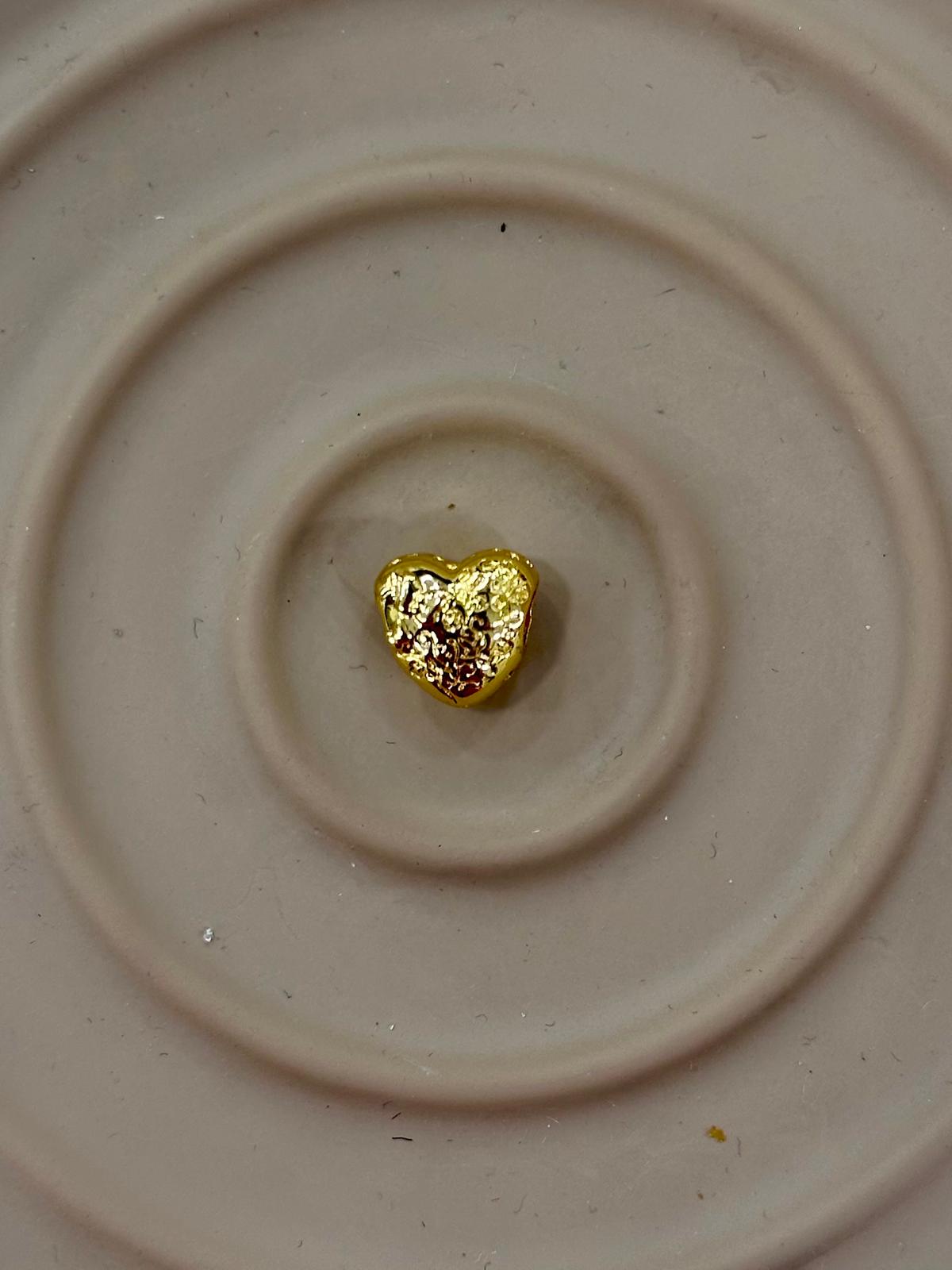 whatsapp-image-2026-05-20-at-14-2.jpg Gold Kalp Detaylı Minimal Charm - Görsel 1