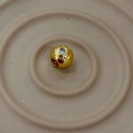 Gold Love Yazılı Kalp Taşlı Charm