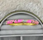 Pembe Çiçek Desenli Gold Kelepçe Bileklik - Görsel 3