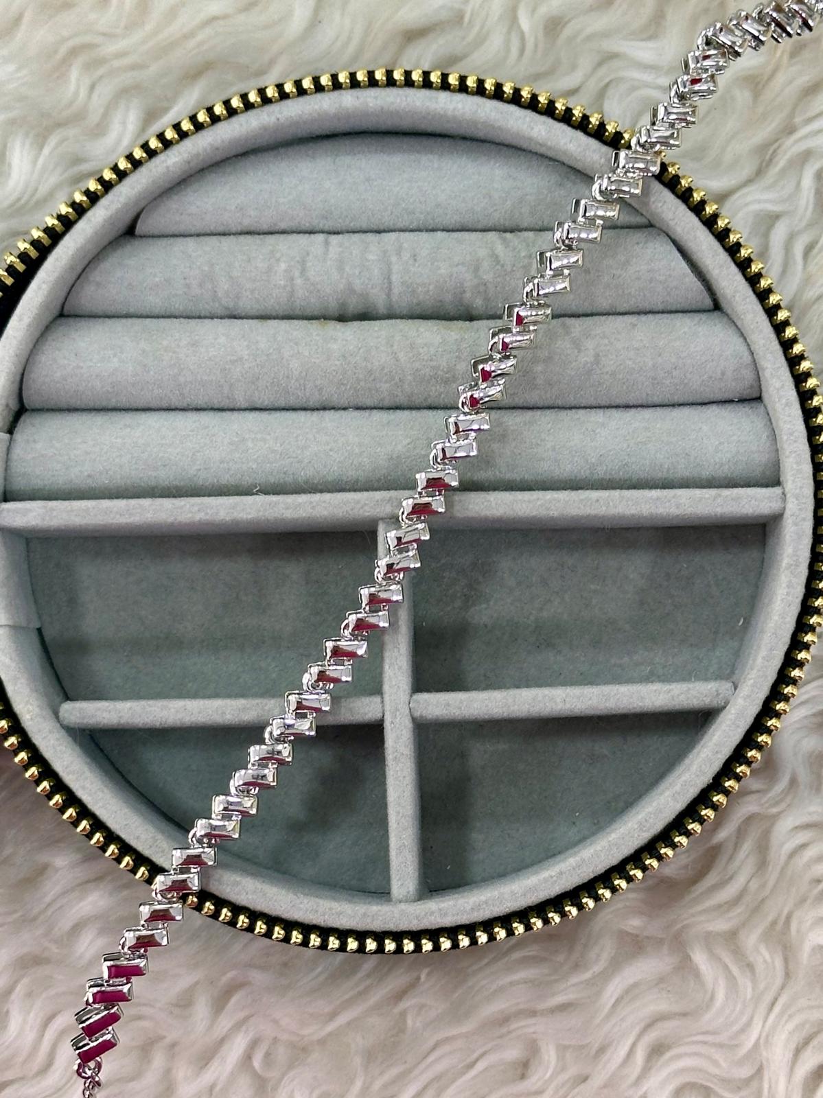whatsapp-image-2026-05-26-at-12.jpg Zikzak Taş Detaylı Silver Bileklik - Görsel 1