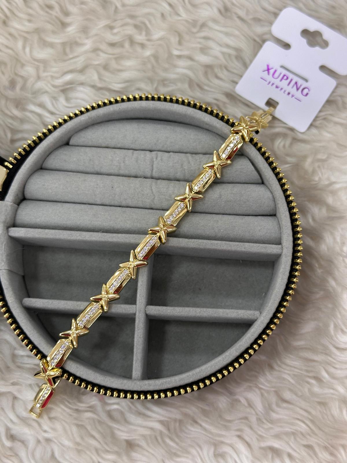 whatsapp-image-2026-06-16-at-15.jpg Xuping Yıldız Detaylı Gold Renk Taşlı Bileklik - Görsel 1