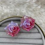 Pembe Mor Gül Desenli Simli Küpe