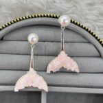 İnci Detaylı Pembe Çiçek Tasarımlı Sallantılı Küpe