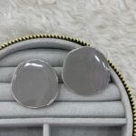 Minimal Gri Yuvarlak Form Kadın Küpe