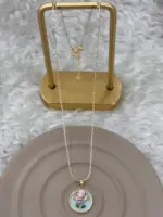 Gold Renk Çiçek Figürlü Yuvarlak Kolye - Görsel 2