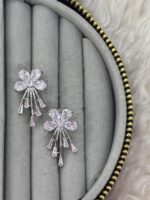 Silver Renk Çiçek Model Sallantılı Taşlı Kadın Küpe - Görsel 2