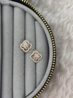 Gold Renk Geometrik Baget Taşlı Kadın Küpe - Görsel 2
