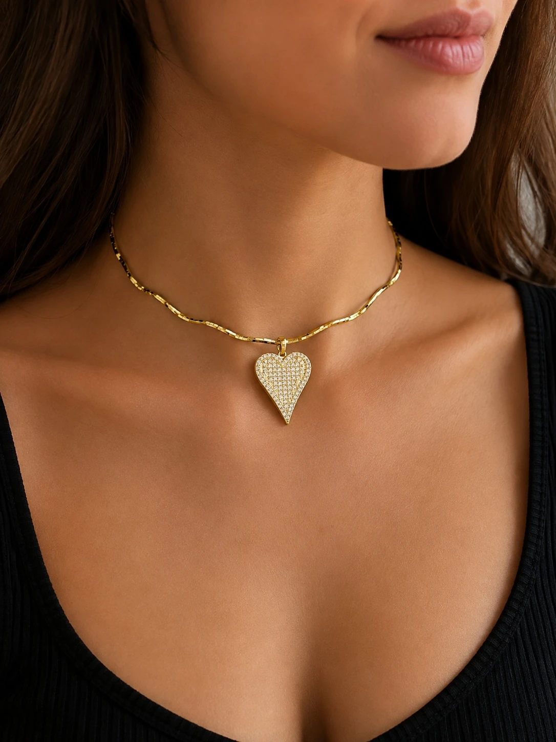 whatsapp-image-2026-08-04-at-18-4.webp Zirkon Taşlı Kalp Figürlü Gold Choker Kolye - Görsel 1