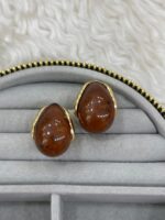 Kahverengi Damla Taşlı Gold Renk Küpe - Görsel 3