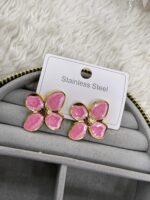 Pembe Çiçek Formlu Gold Detaylı Küpe - Görsel 2