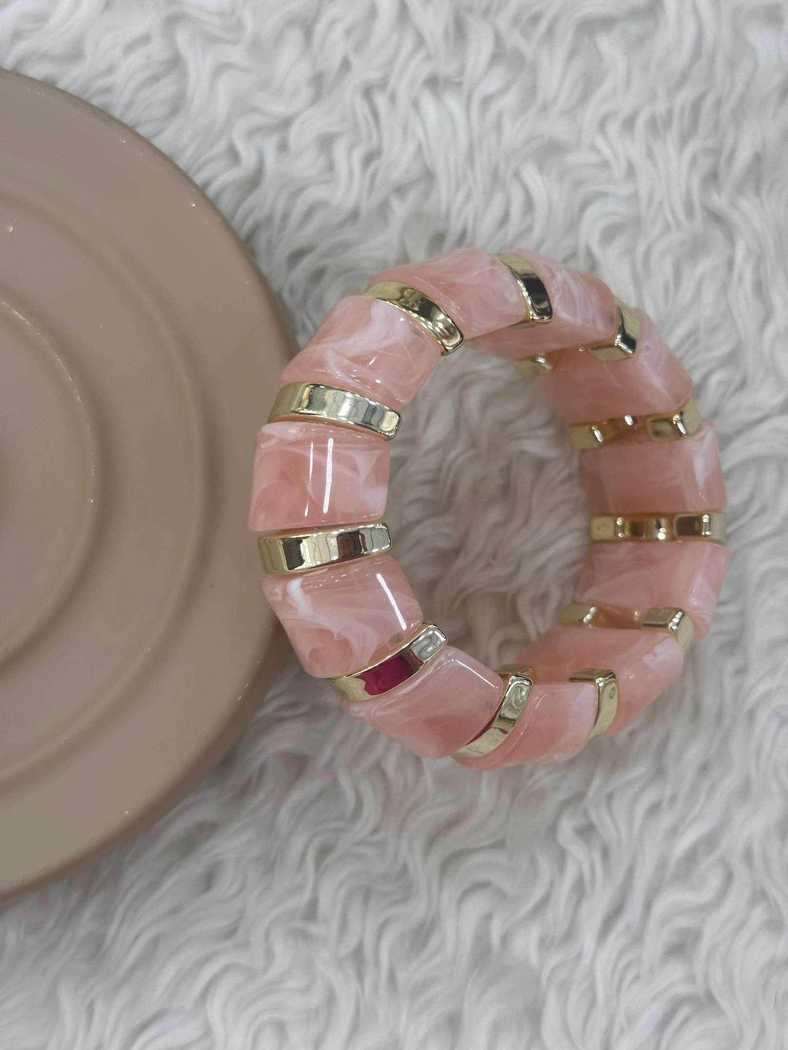 whatsapp-image-2026-09-01-at-12-4.webp Pudra Pembe Gold Detaylı Bileklik - Görsel 1