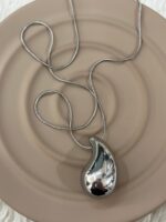 Çelik “Silver Droplet” Akışkan Damla Kolye - Görsel 2