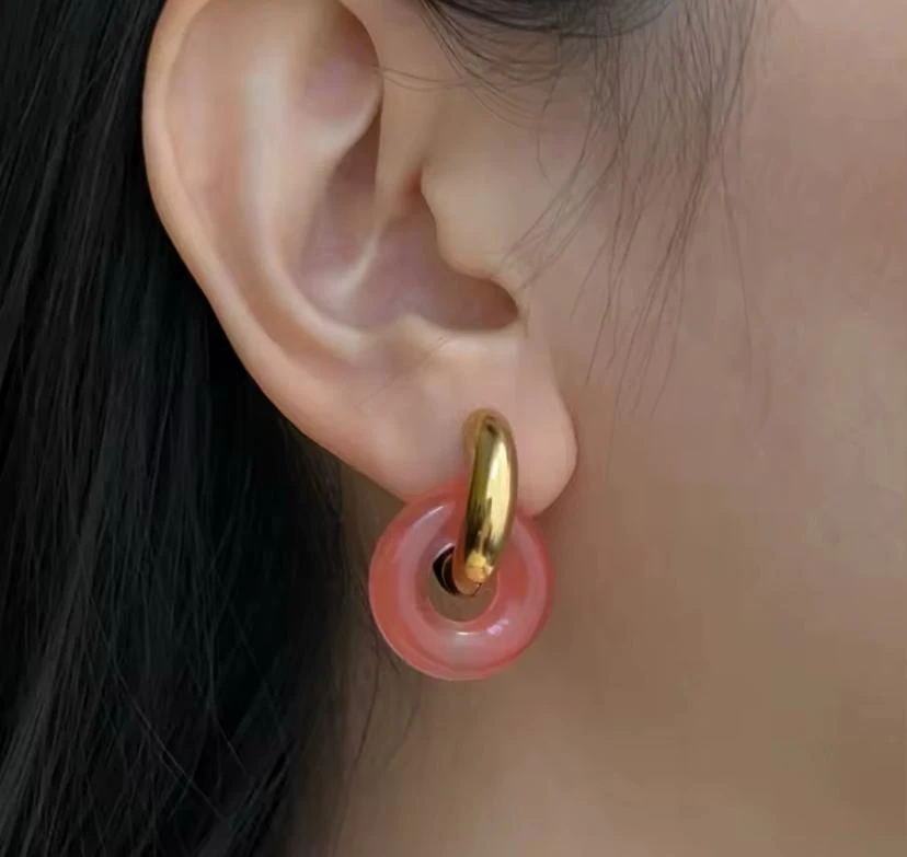 39850aab-9631-4852-9c15-0608c5a84a44.webp Pastel Pembe Reçine Halka Küpe - Görsel 1