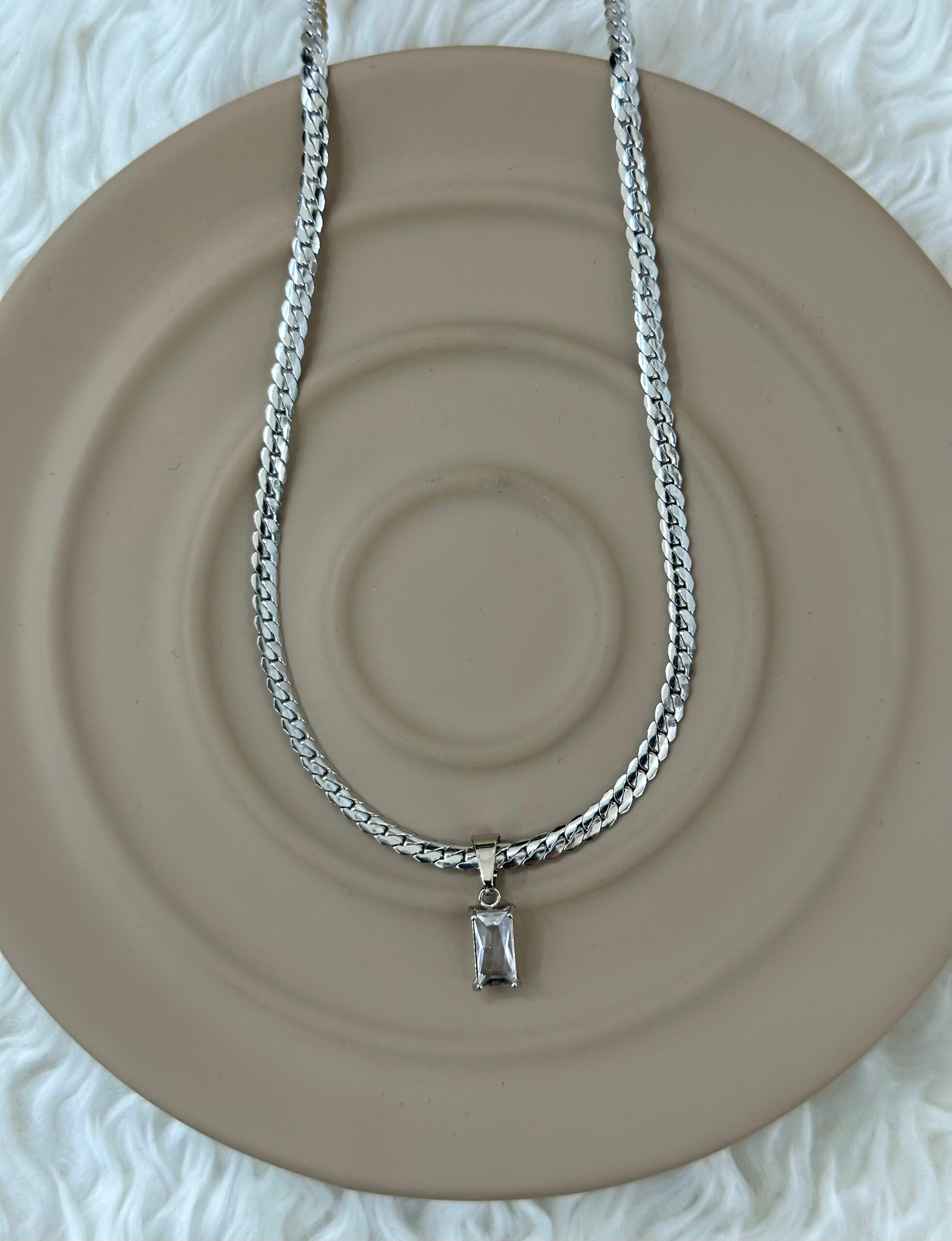 7bd68103-4708-4cf1-aff4-c937cc1c1d08.jpg Gümüş Renkli Kristal Taşlı Çelik Kolye - Görsel 1