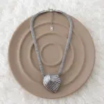 Silver Hasır Zincir Kalp Kolye – Modern Kabartmalı Tasarım - Görsel 4