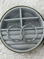 Silver Taş Dokulu Orta Boy Halka Küpe - Görsel 3
