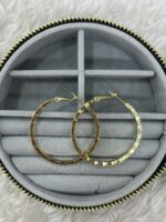 Gold Dokulu Orta Boy Halka Küpe - Görsel 3