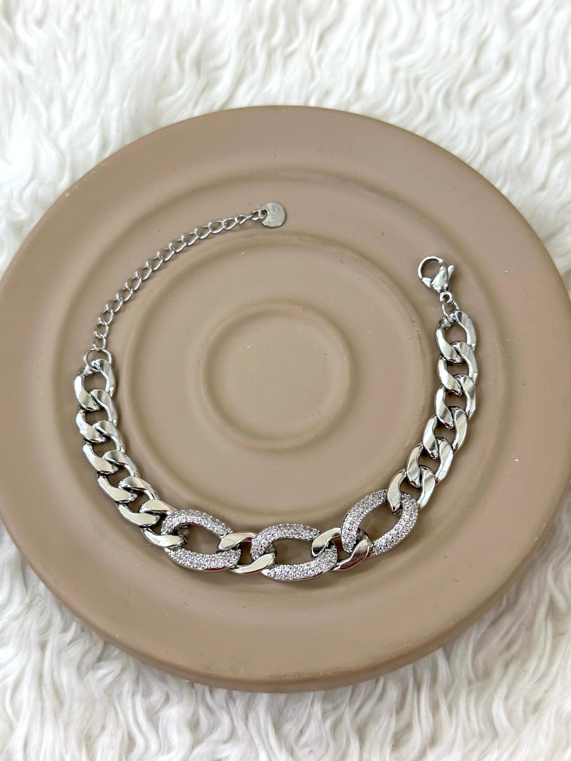 whatsapp-image-2025-12-26-at-11.jpg Taşlı Oval Detaylı Silver Zincir Bileklik - Görsel 1